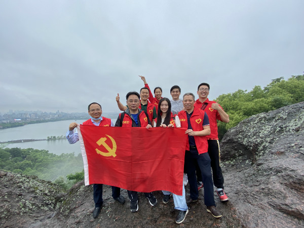 献礼建党百年|  党委工作部党支部开展“公益志愿行，党史学习浓”主题党日活动
